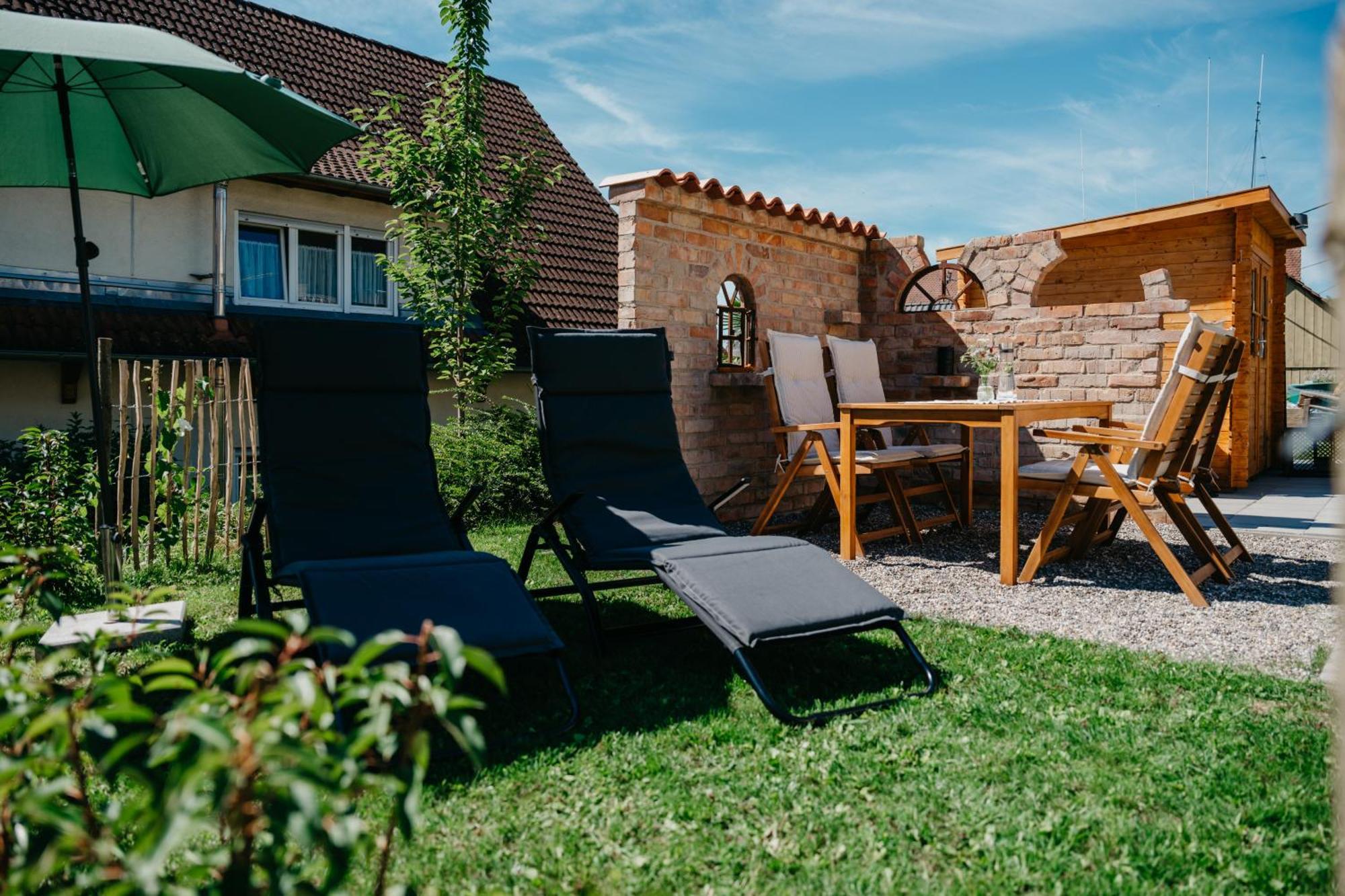 Ferienwohnung Am Weinberg Boetzingen エクステリア 写真