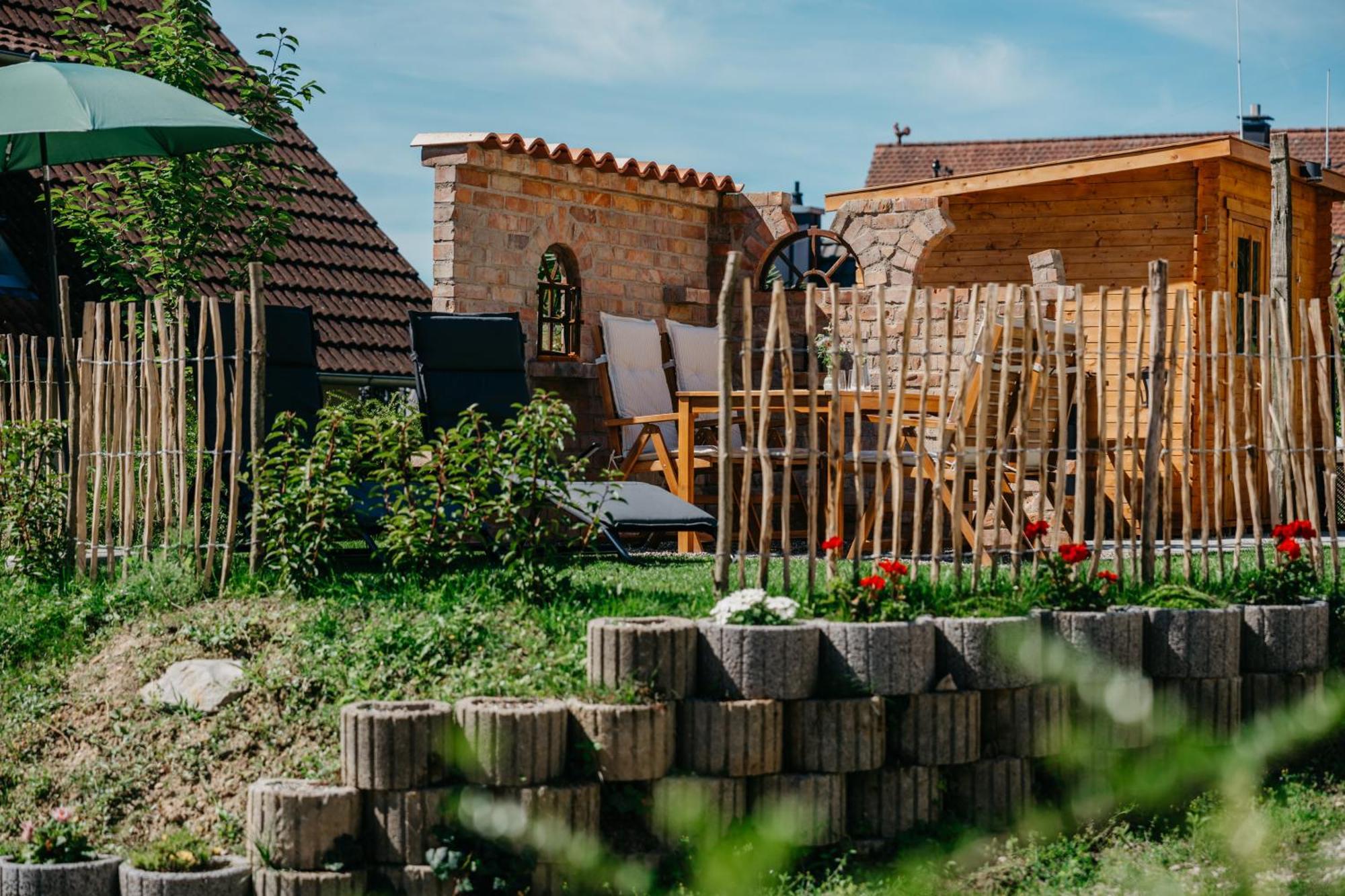Ferienwohnung Am Weinberg Boetzingen エクステリア 写真